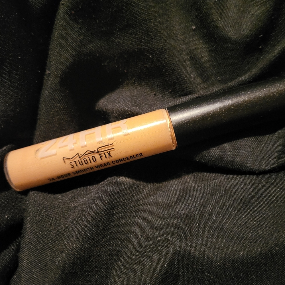 Mac Cosmetic concealer NW28